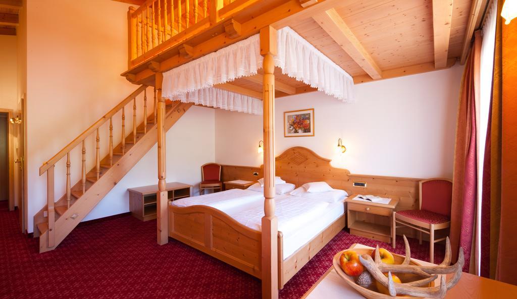Hotel Des Alpes La Villa  Esterno foto